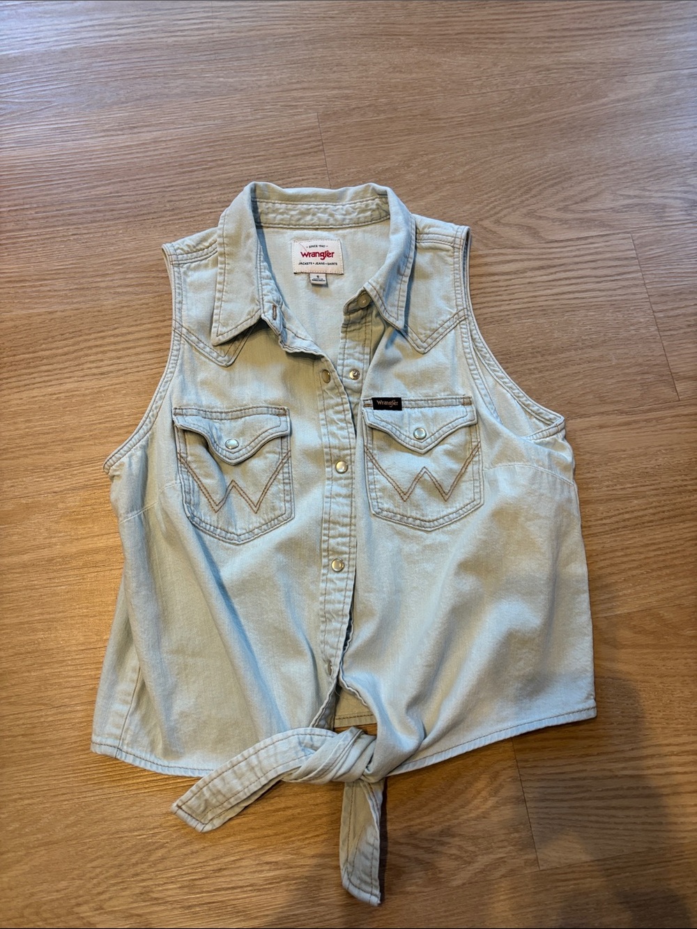 Wrangler Women’s S Denim Pearl Snap Sleeveless Tie Front Western Shirt Light